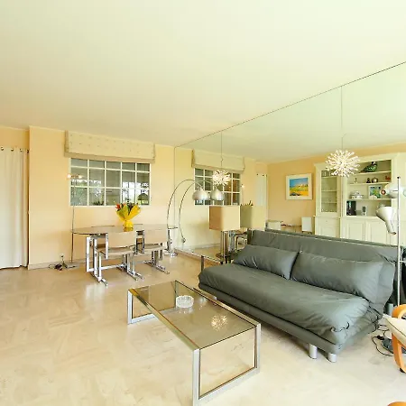 Alexandra Palace-3 By Interhome Apartment